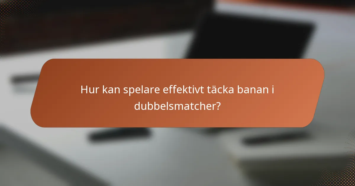 Hur kan spelare effektivt täcka banan i dubbelsmatcher?